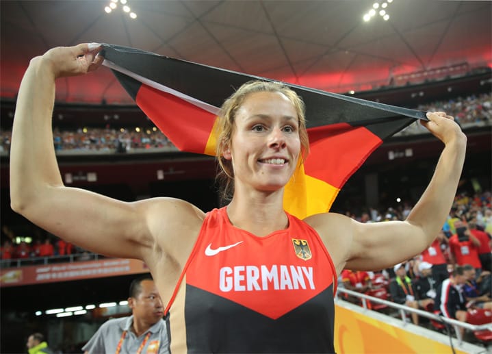 Der letzte Wurf war der beste: Katharina Molitor gewinnt das Speerwerfen mit 67,69 Meter.
