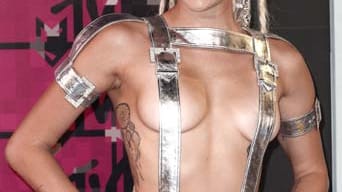 Miley Cyrus moderierte die "MTV Video Music Awards" am 30. August 2015. Klar, dass sie sich als Gastgeberin einiges einfallen ließ, um auch garantiert der Hingucker des Abends zu sein.