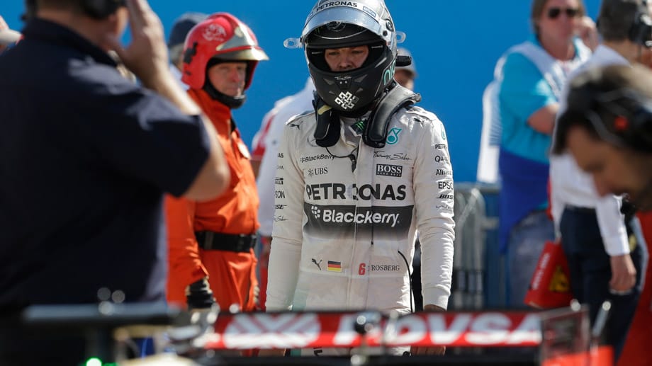 Nico Rosberg geht mit einem schwächeren Motor an den Start und hat somit das Nachsehen. Er landet auf Rang vier.