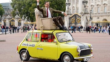 Here we go again: Rowan Atkinson feiert den 25. Geburtstag von Mr. Bean im britischen Fernsehen.