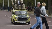 Im schräg aufgemotzten Mini fuhr der Comedian quer durch die Londoner Innenstadt - zur Belustigung der Fußgänger.