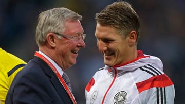 Wenn Schottland gegen Deutschland antritt, gibt sich mit Sir Alex Ferguson einer der berühmtesten Bürger der Landes die Ehre. Die Manchester-United-Legende plaudert mit dem neuen Mann der Red Devils, Bastian Schweinsteiger.