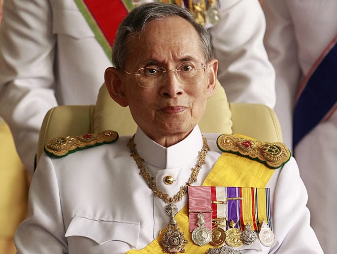 Der Reichste: Mit einem geschätzten Privatvermögen von 28 Milliarden Euro ist König Bhumibol Adulyadej von Thailand der reichste Monarch der Welt. Mit deutlichem Abstand folgt Hassanal Bolkiah auf dem zweiten Rang. Der Sultan von Brunei verfügt über ein Vermögen von 16 Milliarden Euro.