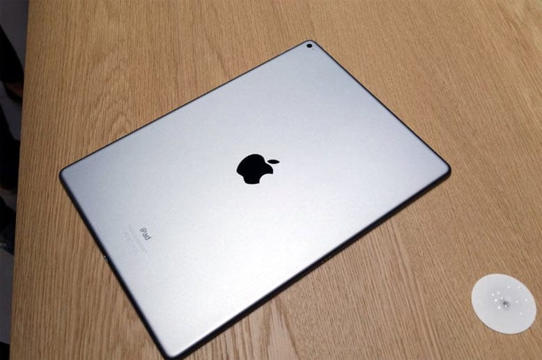 Riesiger Rücken: Das neue iPad Pro ist mit 12,9 Zoll fast so groß wie ein Macbook Air.