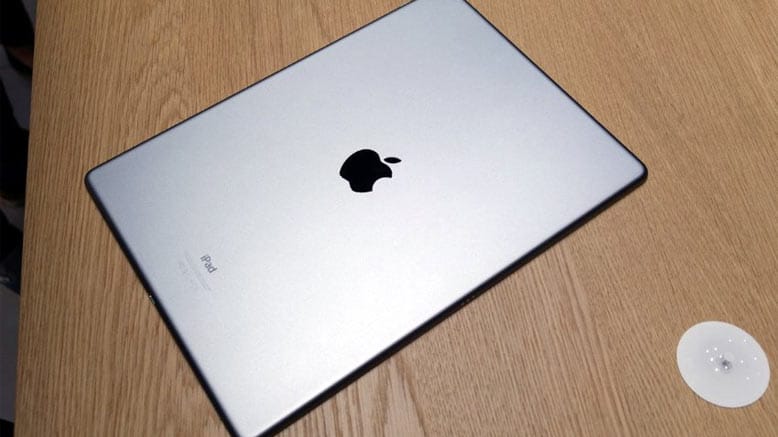 Riesiger Rücken: Das neue iPad Pro ist mit 12,9 Zoll fast so groß wie ein Macbook Air.
