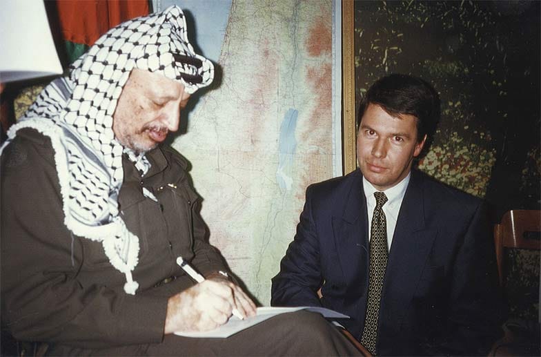 1993 interviewte er den rund zehn Jahre später gestorbenen Palästinenserpräsidenten Jassir Arafat.