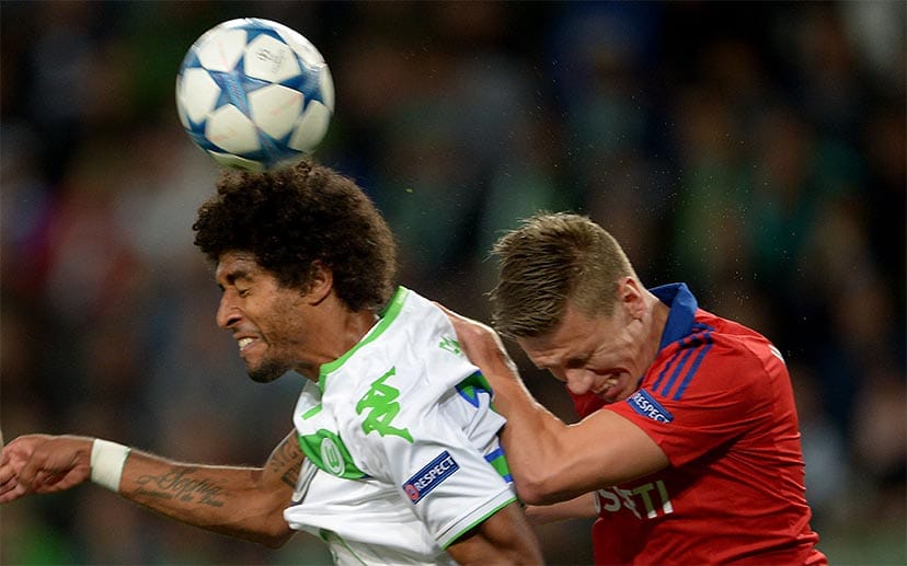 Ebenfalls ungewohnt: Dante (li.) verteidigt nun für Wolfsburg.