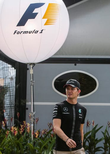 Mercedes dagegen gibt sich besorgt. Nico Rosberg und Lewis Hamilton sind im Abschlusstraining nur die dritte Kraft .