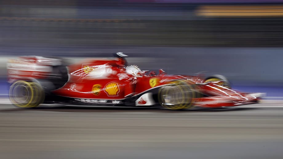 Sebastian Vettel ist der schnellste Mann und beschert Ferrari den ersten Quali-Sieg seit 61 Rennen.