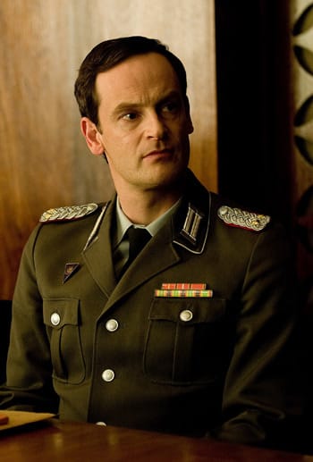 Jörg Hartmann, bekannt als Dortmunder "Tatort"-Kommissar, spielt den skrupellosen und komplexbehafteten Stasi-Offizier Falk Kupfer.