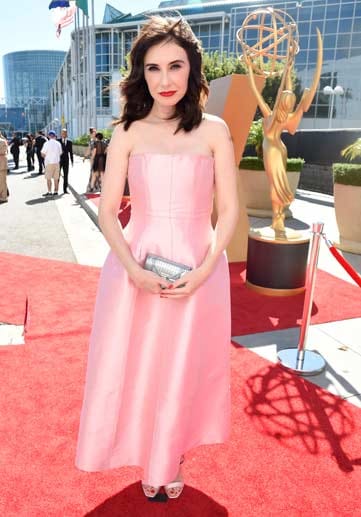 Carice van Houten spielt in "Game of Thrones" die rote Priesterin Melisandre. Das blasse Pink steht ihr nicht so gut wie die blutroten Roben in der Serie...