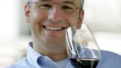 Der "Master of Wine" (MW) Markus Del Monego begleitet seit über 25 Jahren die Entwicklung des deutschen Pinot Noir und staunt: "Die Winzer haben sich vom Burgund emanzipiert und einen eigenständigen Stil entwickelt."