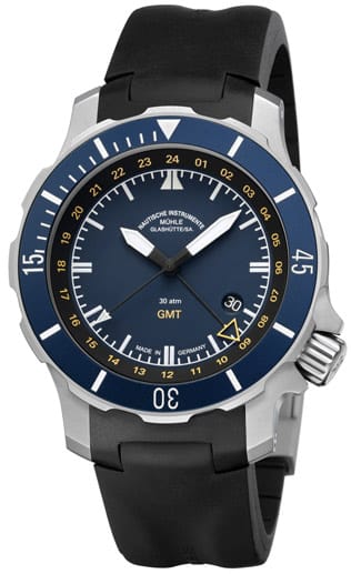 Typisch für den Hersteller sind Uhren für die deutschen Seestreitkräfte. Das Modell Seebataillon GMT mit einem Durchmesser von 44 Millimetern kostet 2650 Euro.