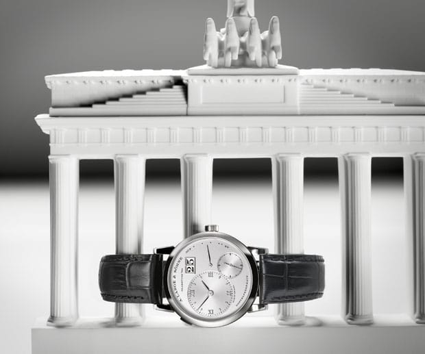 Schon kurze Zeit später avancierte A. Lange & Söhne zum führenden Uhrenhersteller in Deutschland. Dazu trugen auch Innovationen wie das große Panoramadatum bei der Lange 1 bei. Die zur Ikone gewordene Lange 1 hat den Aufstieg des sächsischen Unternehmens am stärksten beflügelt.