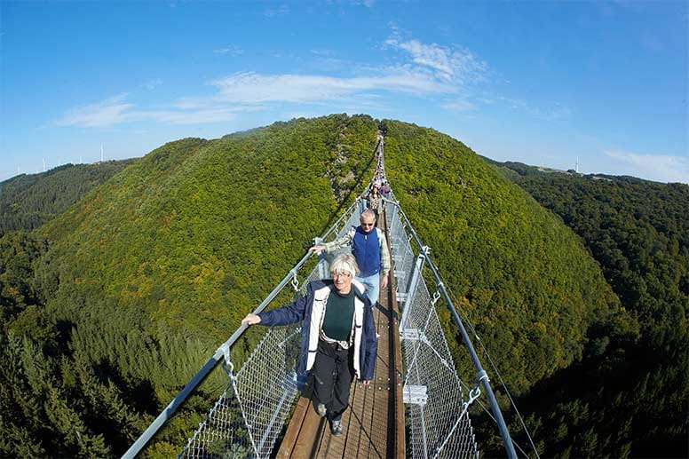Die Brücke ist 360 Meter lang und bis zu 90 Meter hoch.