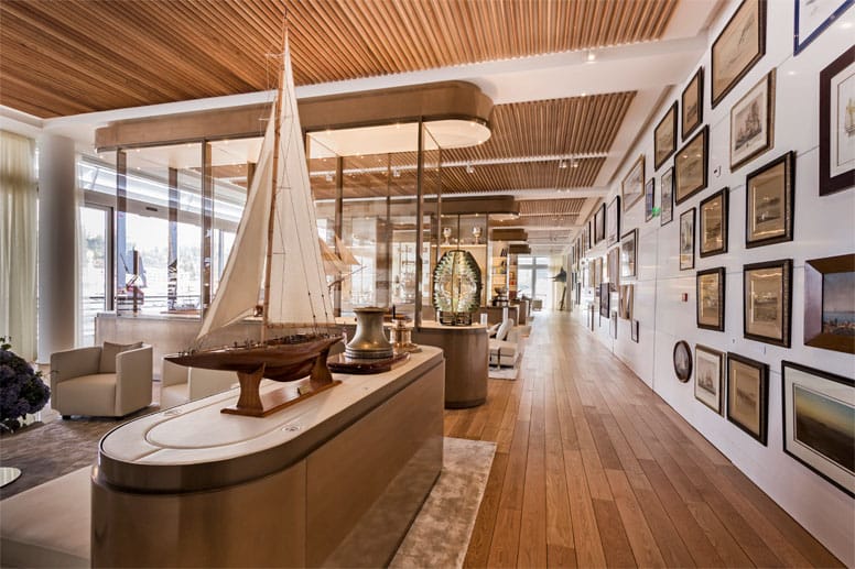Vom britischen Stararchitekten Lord Norman Foster entworfen ist das Haus des Yacht Club de Monaco (YCdM). Diesen Bereich bekommen Gäste des Hauses allerdings nicht zu Gesicht - sondern nur die vollwertigen Klubmitglieder.