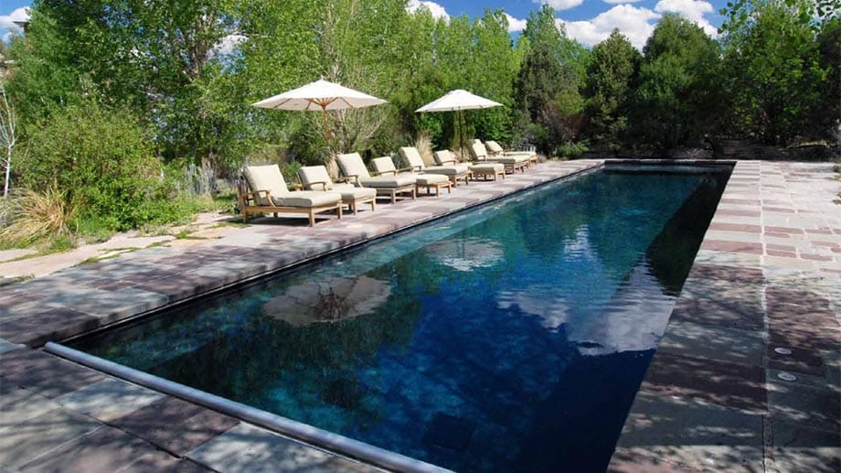 In New Mexico kann es ganz schön heiß werden. Da ist ein Pool obligatorisch.
