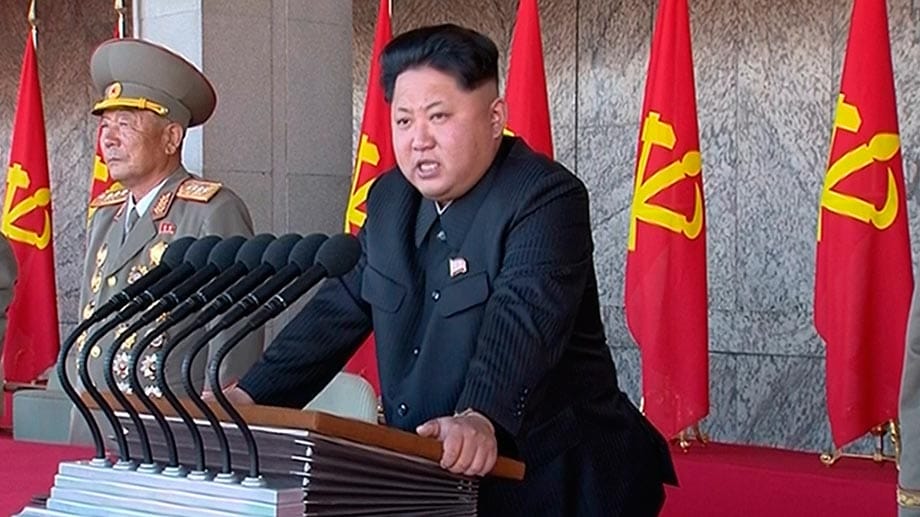 Auf die Atomwaffen des Landes geht Diktator Kim Jong Un in seiner Rede nicht ein. Er betont aber, dass die Armee bereit sei für einen Krieg gegen die USA.