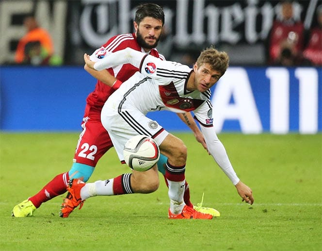 Nach dem Wechsel trifft Thomas Müller per Elfmeter für die Führung der DFB-Elf. Doch Georgien kontert prompt durch Jaba Kankava.