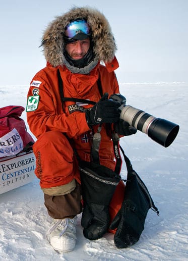 Schon zwölf Mal ist er zu Expeditionen in die Polarregionen aufgebrochen. Immer dabei: seine Kamera, mit welcher er die schönsten Momente festhält.