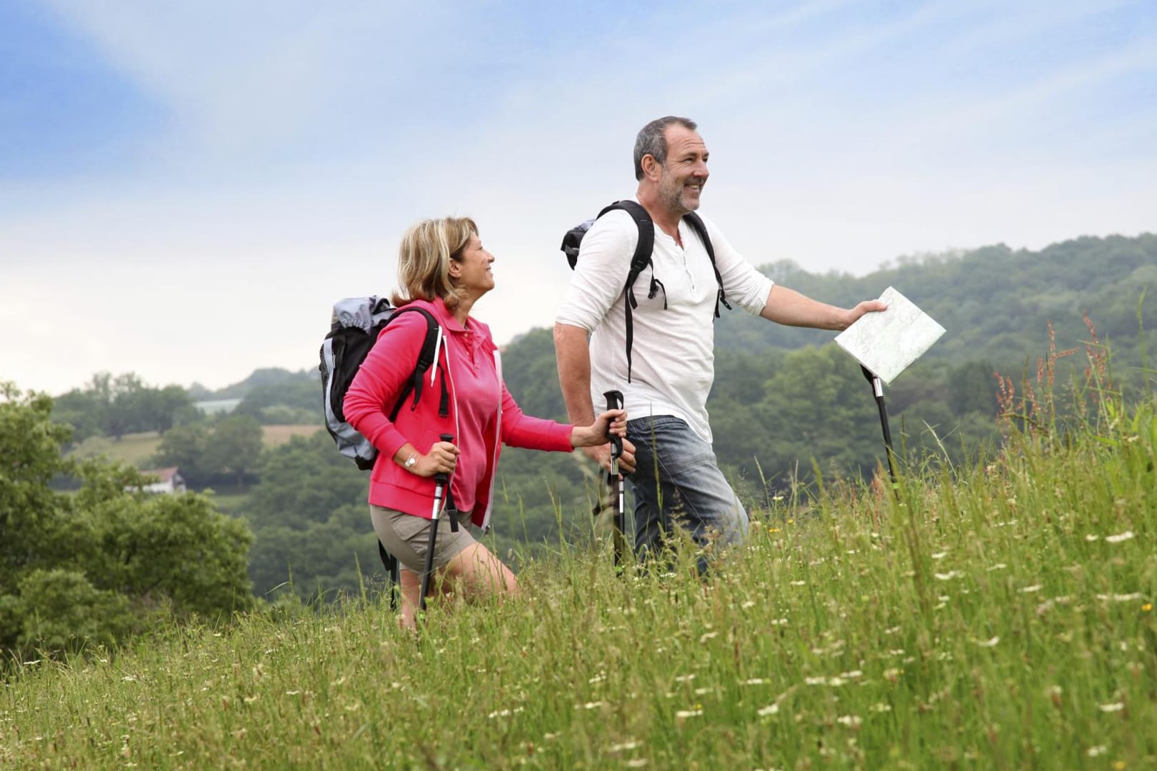 Zum Wandern sollten Sie eine Karte oder ausgedruckte Route sowie Wanderstöcke dabeihaben.