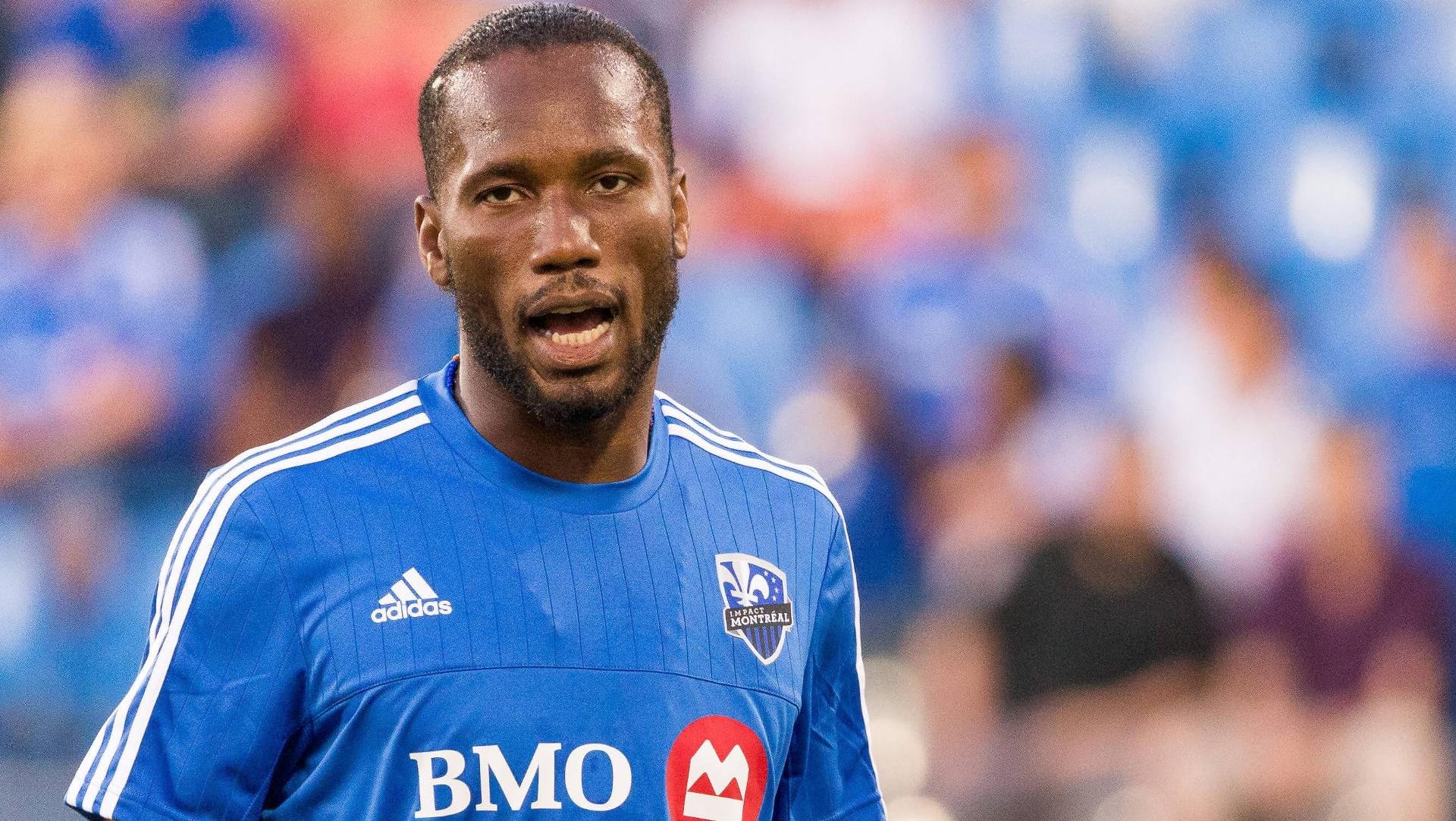 Montreals Didier Drogba holt sich im Spiel gegen Columbus FC eine kuriose Gelbe Karte ab.