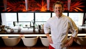 Schnurr stehe mit seinem Restaurant "Falco" seit zehn Jahren für einen "ebenso kraftvollen wie eigenständigen Küchenstil", urteilten die Kritiker.