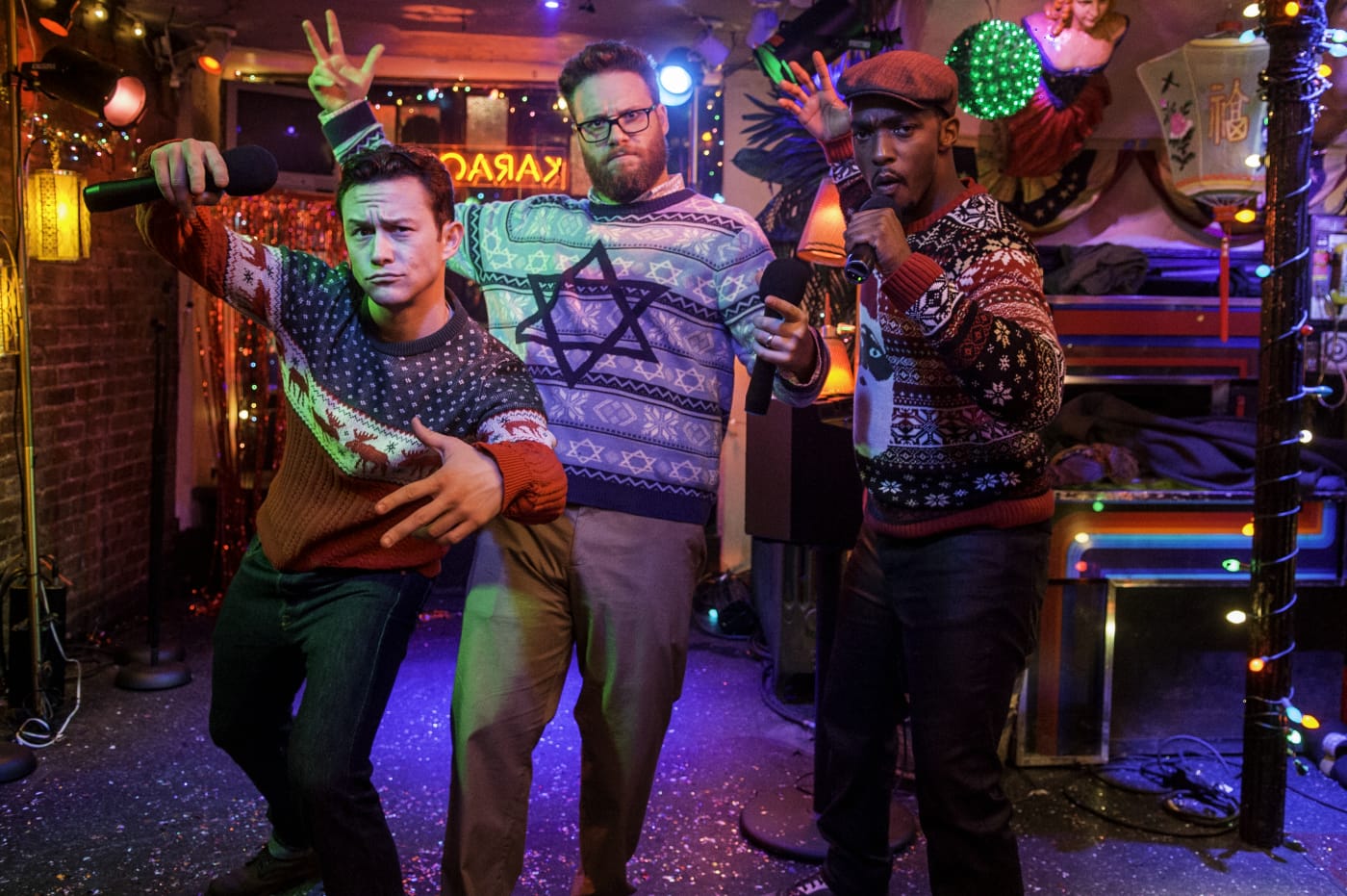 In "Die Highligen drei Könige" begehen Joseph Gordon-Levitt, Seth Rogen und Anthony Mackie als beste Kumpel gemeinsam das Weihnachtsfest. Dank Alkohol, diversen Drogen und der Einladung zu einer Promi-Party ist an einen beschaulichen Abend natürlich nicht zu denken.