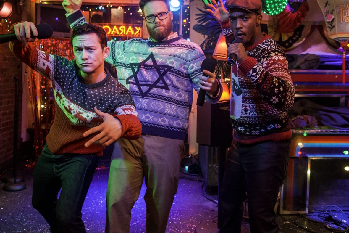 In "Die Highligen drei Könige" begehen Joseph Gordon-Levitt, Seth Rogen und Anthony Mackie als beste Kumpel gemeinsam das Weihnachtsfest. Dank Alkohol, diversen Drogen und der Einladung zu einer Promi-Party ist an einen beschaulichen Abend natürlich nicht zu denken.