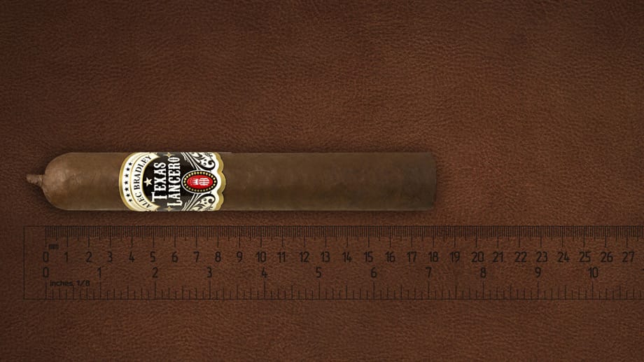 XXL-Zigarren-Tipp von Marc Benden: Alec Bradley Texas Lancero Zigarren 7x70 (Einlage aus Nicaragua und Honduras, Länge 17,78 cm, Durchmesser: 2,78 cm, Ringmaß 70, Preis/St.: 8 Euro).