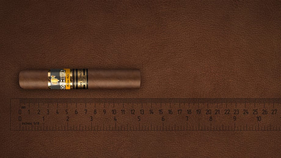 Für Salih M. Dalay eine der besten Zigarren all time: Cohiba Edición Limitada Robustos Supremos (2014) (Kuba, Länge 12,7 cm, Durchmesser: 2,18 cm, Ringmaß 58, Besonderheit: bisher größtes Ringmaß von Cohiba, Preis/St.: 35,00 Euro).