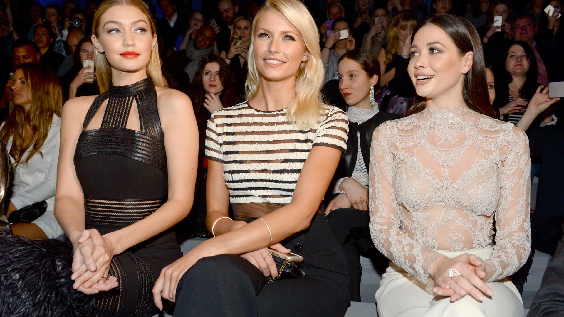 Fashion Week Berlin: Gigi Hadid (l-r), Lena Gercke und Mandy Capristo nehmen die Beautys auf dem Laufsteg genau in Augenschein.