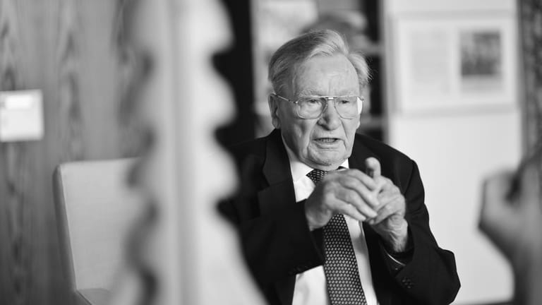 Der berühmte Patente-König Artur Fischer ist tot. Der Erfinder der Fischer-Dübel starb am 27. Januar 2016 im Alter von 96 Jahren in Waldachtal im Schwarzwald.