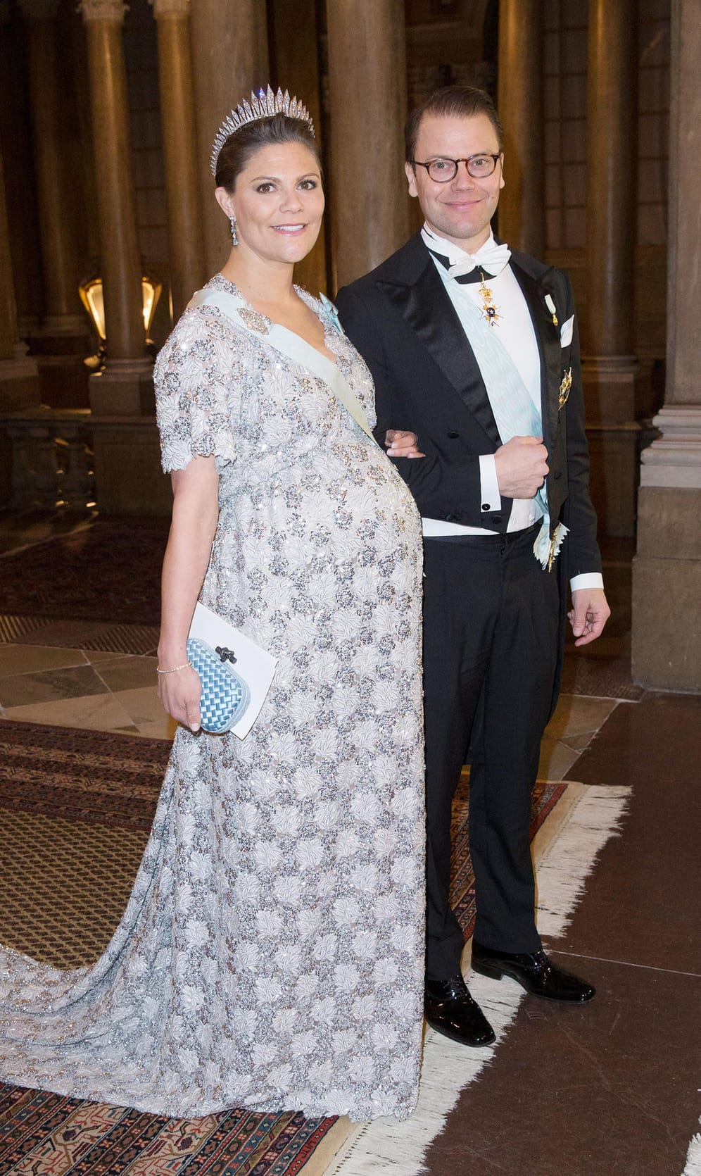 Bei einem königlichen Dinner in Stockholm strahlt Kronprinzessin Victoria am 3. Februar 2016 an der Seite ihres Mannes, Prinz Daniel.
