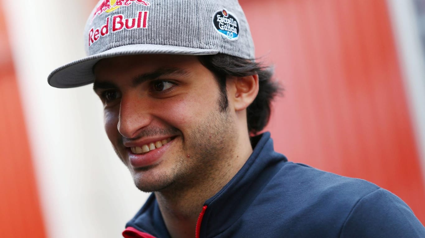 Junger Spanier: Carlos Sainz steuert auch 2016 einen Toro Rosso.