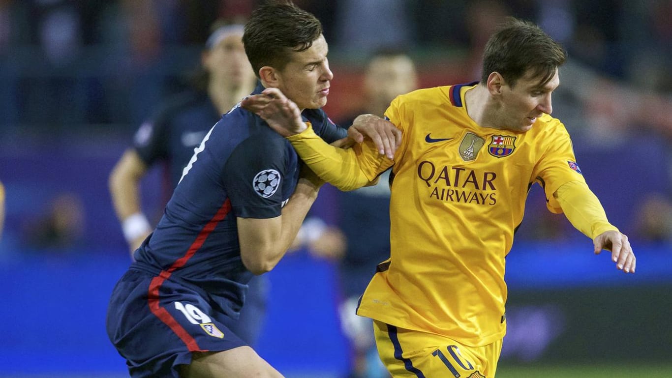 Lucas Hernandez (li.) versucht, Lionel Messi zu bremsen.