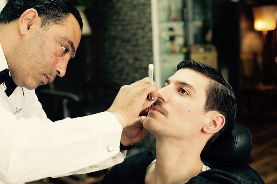 Das "Kücük Istanbul"in Berlin-Neukölln ist ein erfolgreicher Barbershop, dessen Inhaber, Hussein Seif, seit Eröffnung des Geschäfts vor genau 20 Jahren viel Herzblut und Liebe in sein Business gesteckt hat.