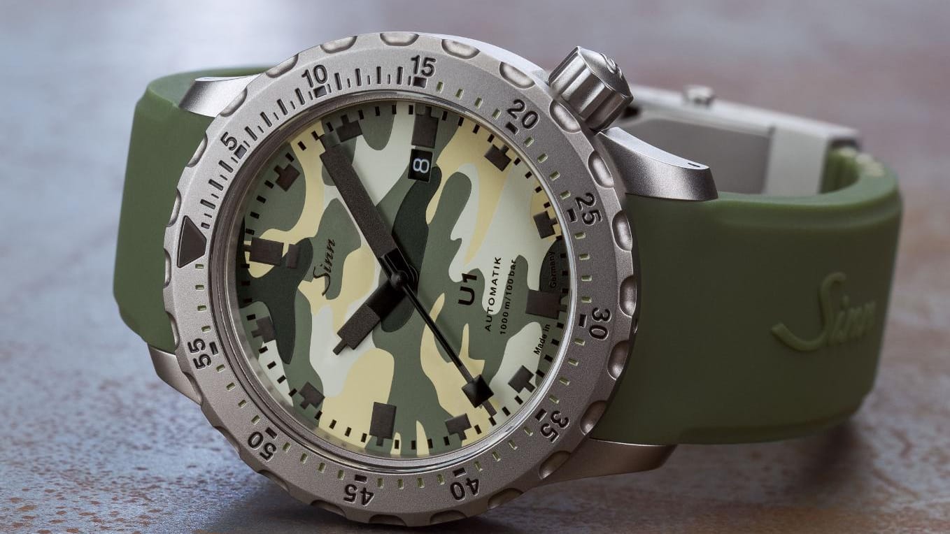 Uhren aus U-Bootstahl bietet die Manufaktur Sinn aus Frankfurt. Ein Hingucker ist die U1 Camouflage. Ein Hingucker ist die Uhr wegen ihres Ziffernblatts in Tarnfarben. Die U1 Camouflage kostet 1950 Euro. Nur 500 Exemplare werden gebaut.