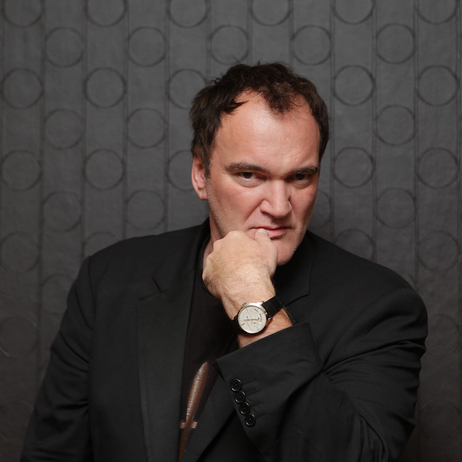 Der Filmemacher Quentin Tarantino ist Preisträger des fünften Lumière Awards, im Anschluss an die Preisverleihung erhielt er eine Girard-Perregaux 1966 mit Jahreskalender und Zeitgleichung.
