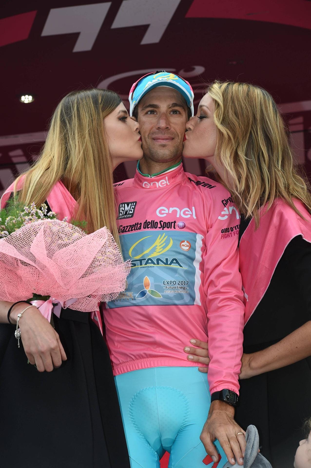 Zum Anbeißen: Vincenzo Nibali schmeckte nach seinem Sieg beim Giro d'Italia sicherlich besonders gut.