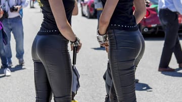 Hingucker: Diese Pirelli Grid-Girls lenkten die Blicke beim Superbike World Championship auf sich.