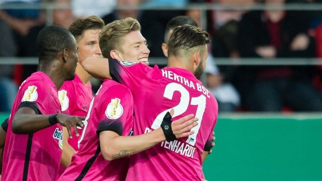 Hertha schafft es mit Mühe in die nächste Runde.
