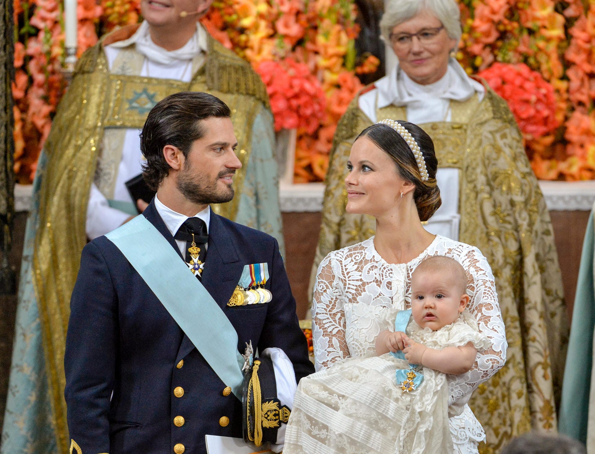 Im Alter von fünf Monaten wurde Prinz Alexander getauft. Die Zeremonie fand am 9. September 2016 in der Schlosskirche von Drottningholm statt.