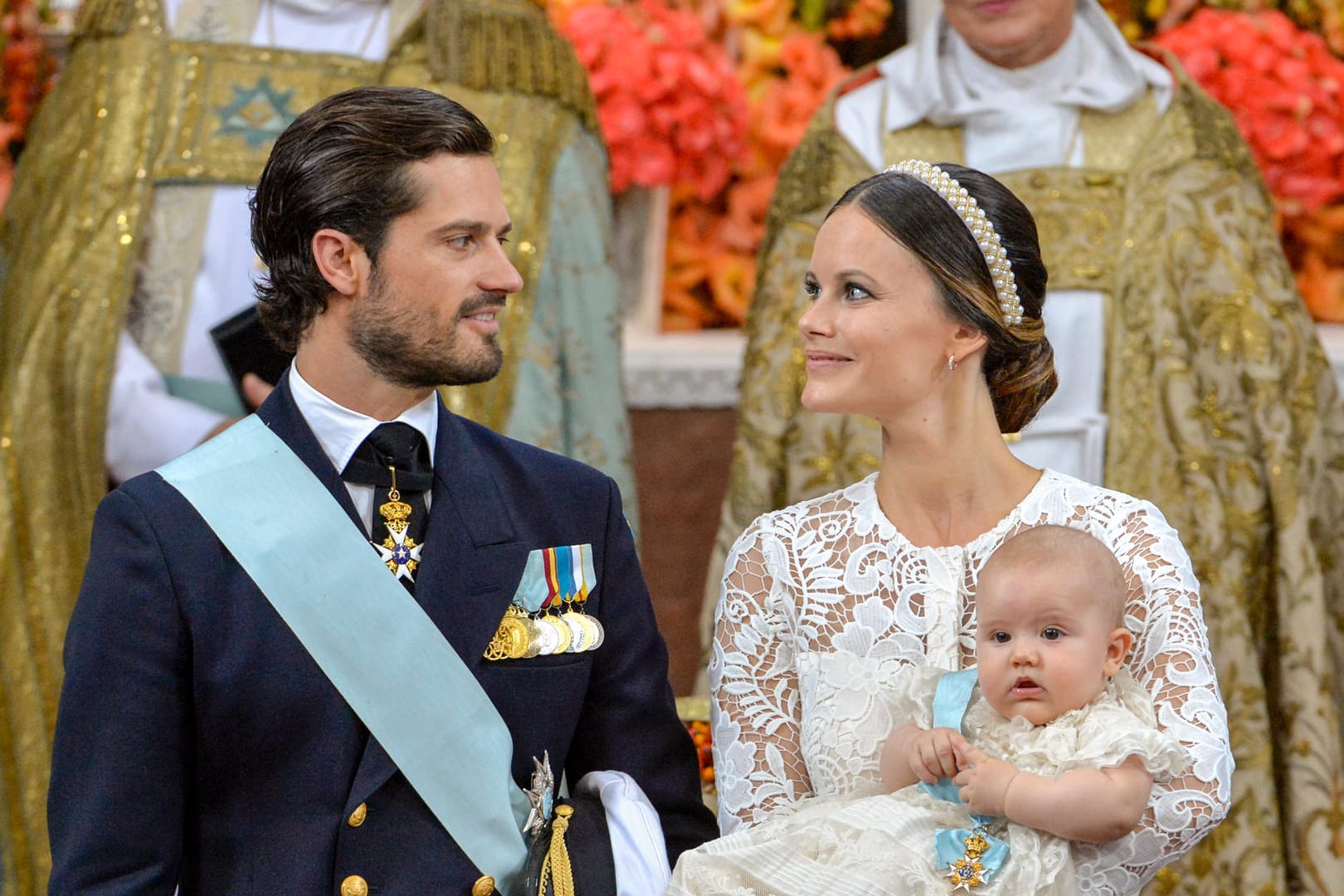 Im Alter von fünf Monaten wurde Prinz Alexander getauft. Die Zeremonie fand am 9. September 2016 in der Schlosskirche von Drottningholm statt.