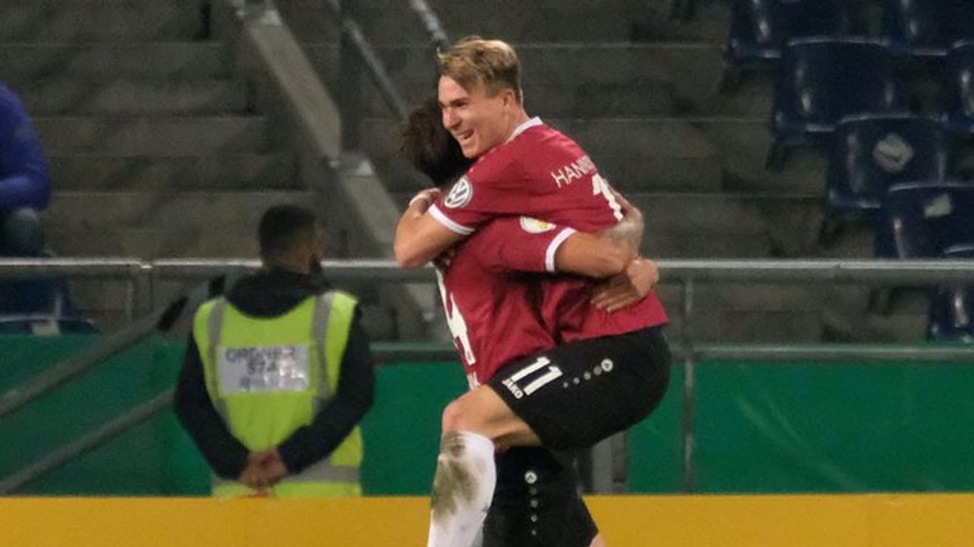 Felix Klaus (r) traf gegen Fortuna Düsseldorf doppelt.