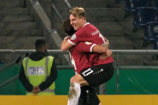 Felix Klaus (r) traf gegen Fortuna Düsseldorf doppelt.