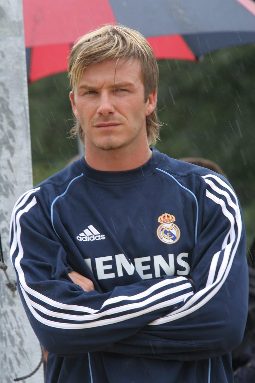 Neue Frisur beim neuen Job: Beim Training für Real Madrid präsentierte David Beckham seinen gefärbten Vokuhila in blond.