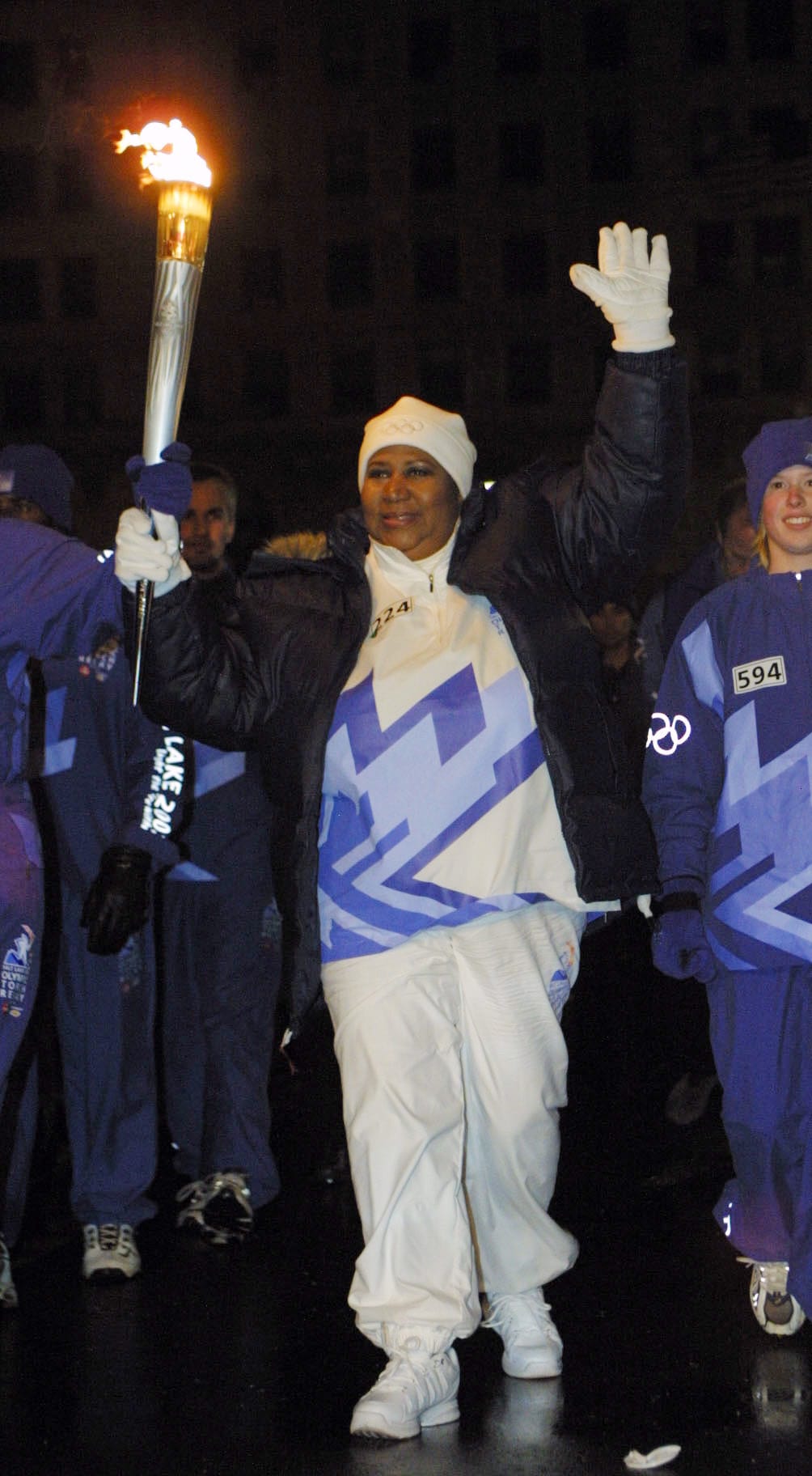 Aretha Franklin als Fackelträgerin bei dem Olympischen Spielen in Salt Lake City (2002).