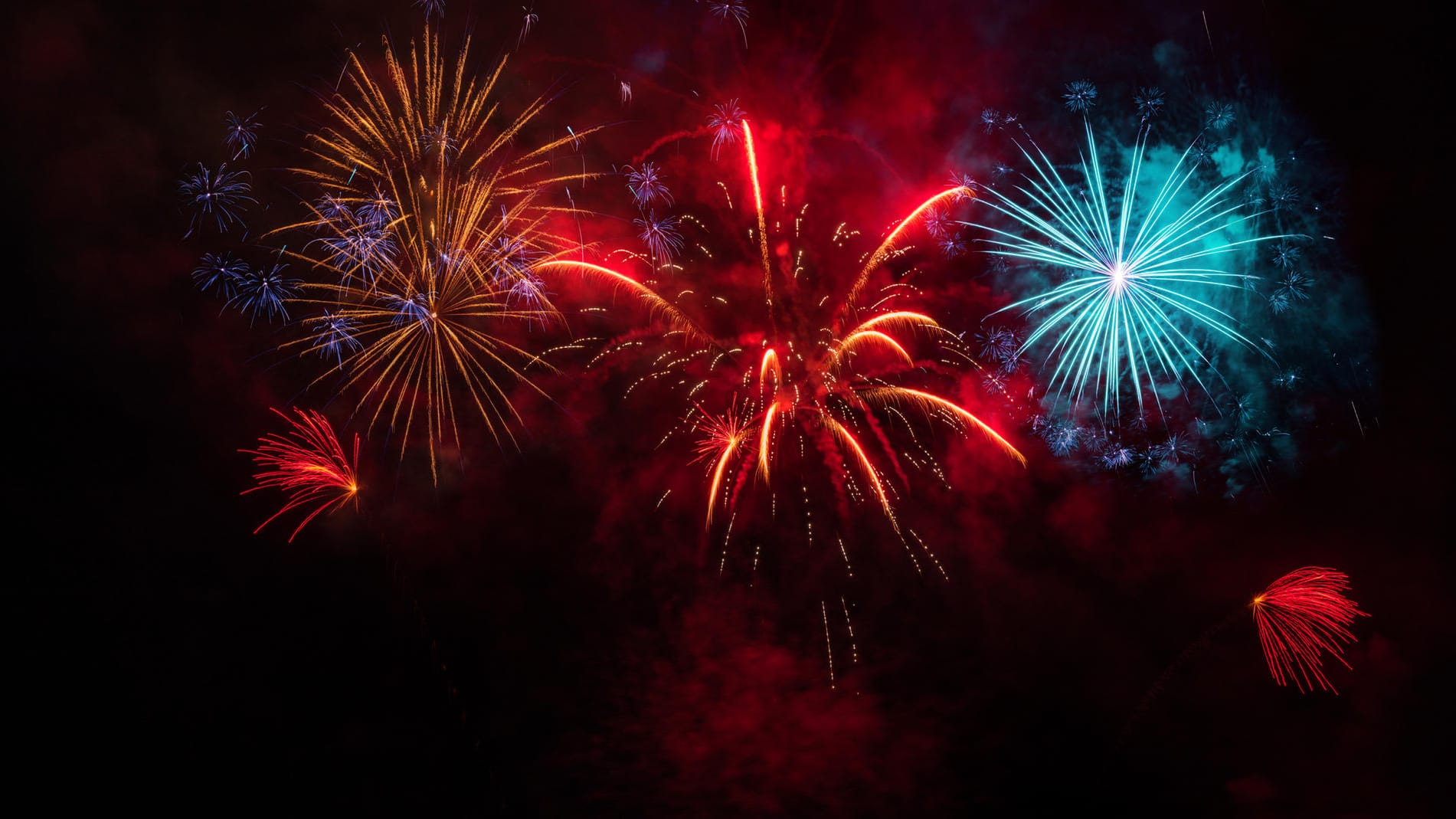 Das gute alte Feuerwerk. Jeder kennt es, fast jeder liebt es: An Silvester wird es laut und bunt. Der Jahreswechsel wird nahezu auf der ganzen Welt von Feuerwerk begleitet.