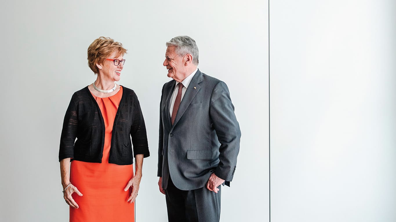 Joachim Gauck und Cornelia Füllkrug-Weitzel, fotografiert am 04.07.2018 im Berliner Humboldt-Carreé.